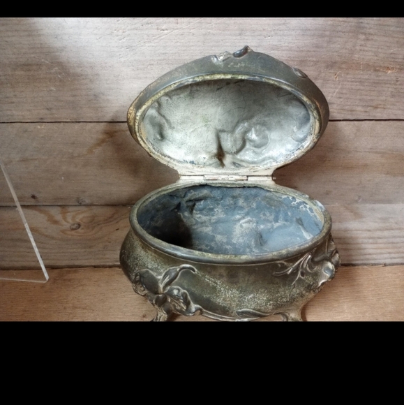 Antique Footed Art Nouveau Jewelry Casket Trinket Box Metal. Roughly 5" X 4". - Picture 7 of 8